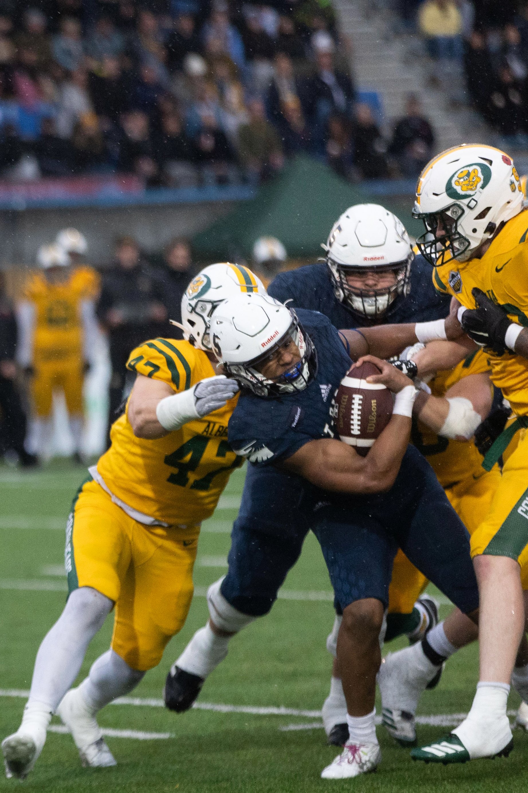 Isaiah Knight runs with the ball.